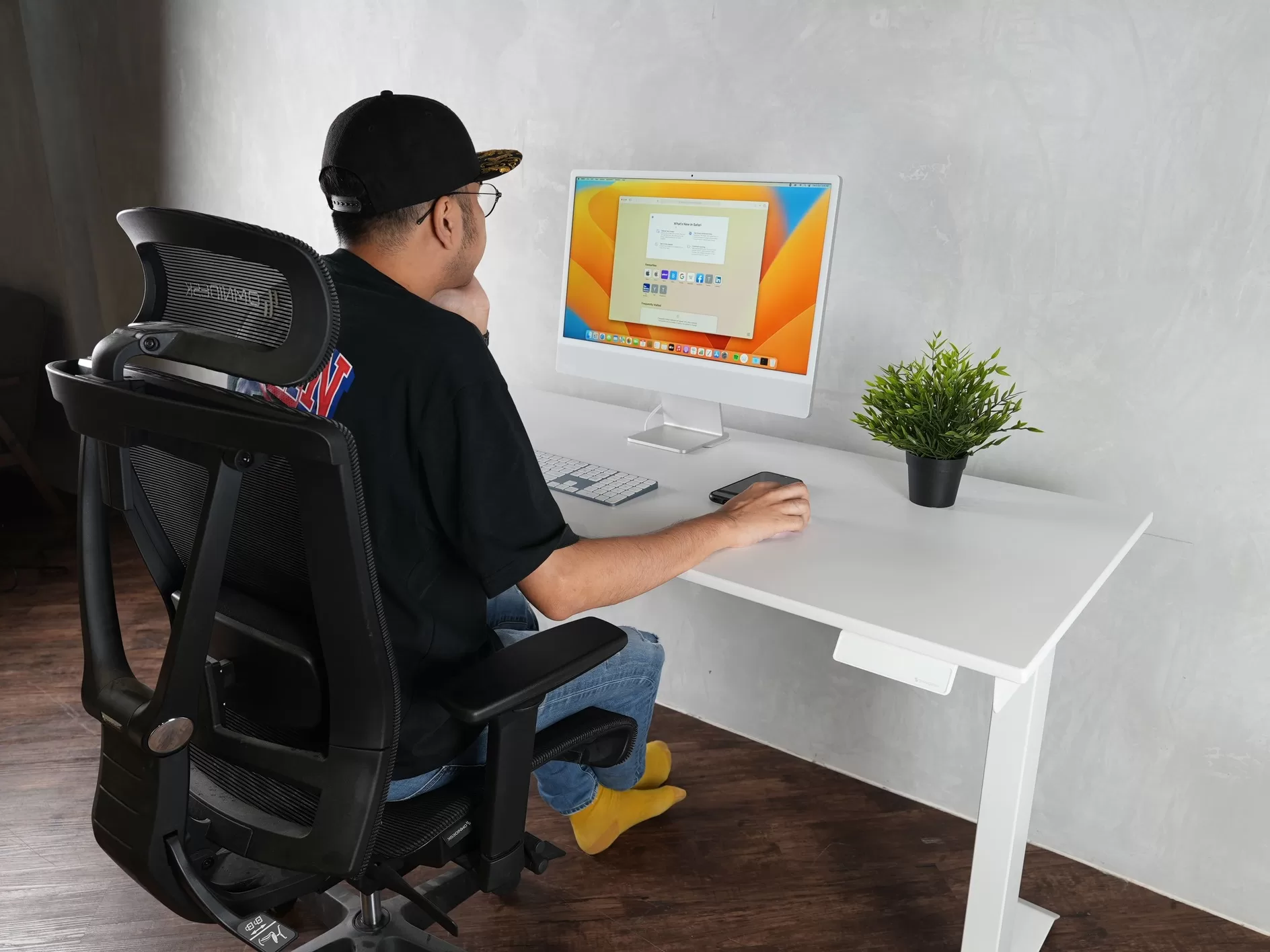 Check Out These Gaming Accessories To Make Your Desk Your Own! - Omnidesk